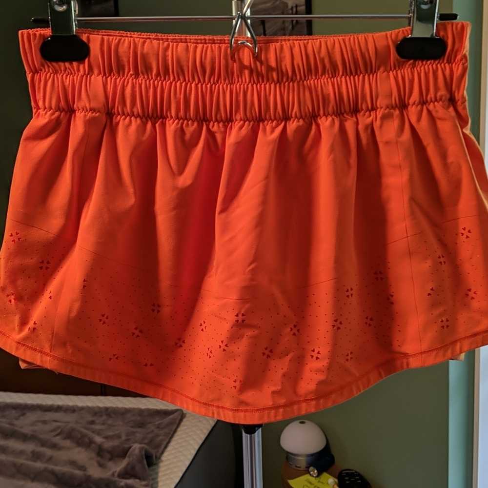 Lululemon running skirt Sz 6